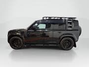 Land Rover Defender 110 - View 2